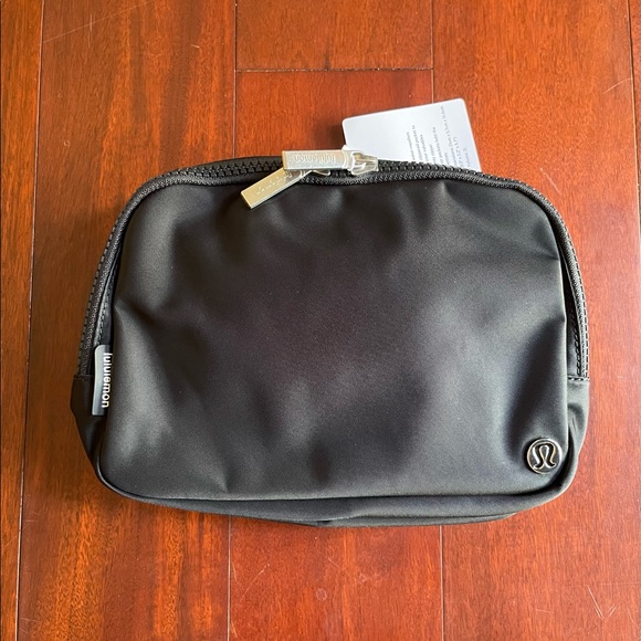 Lululemon Large Everywhere Belt Bag - Black